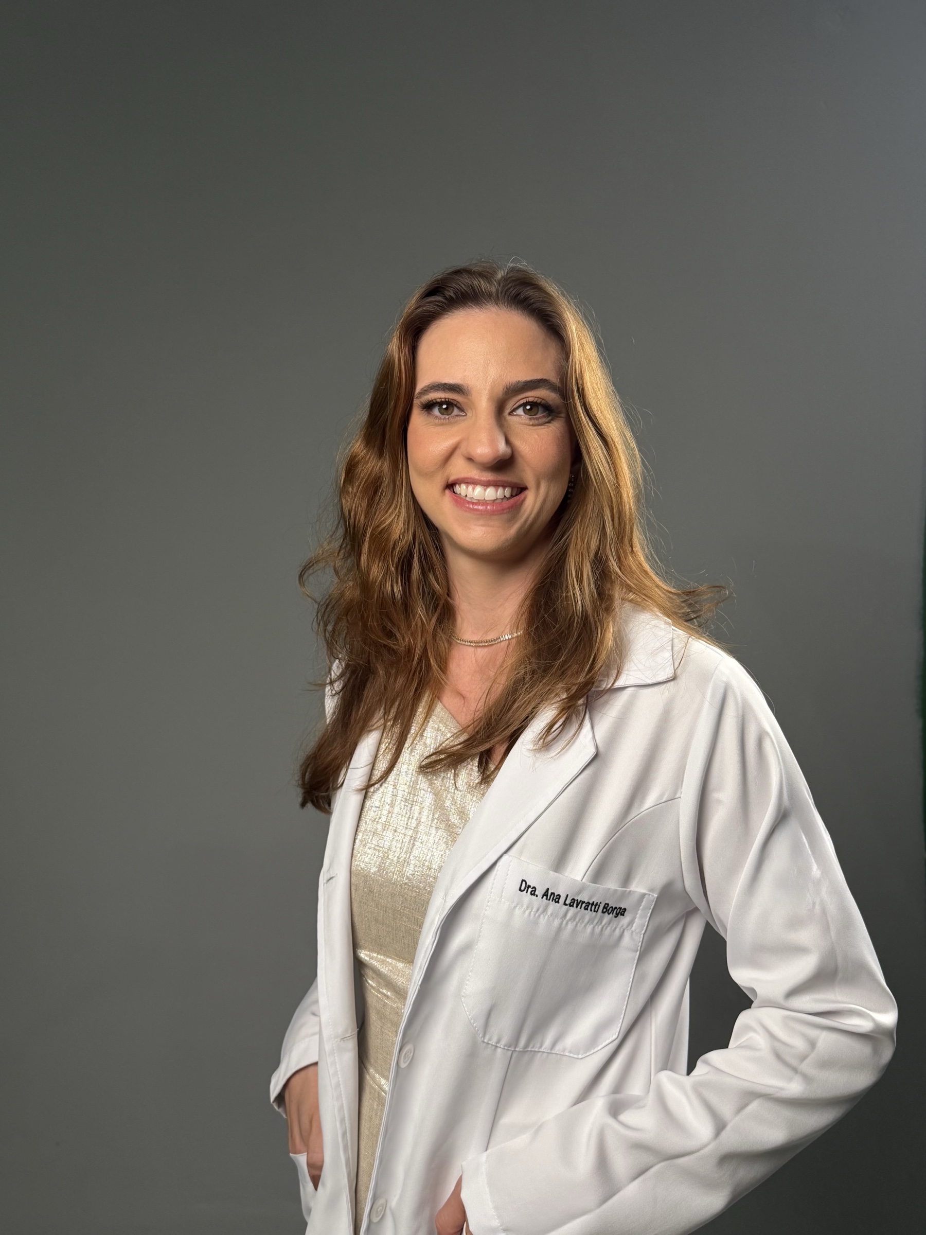 Dra. Ana Lavratti Borga, cirurgiã do aparelho digestivo — tratamento de hérnias em Curitiba - PR